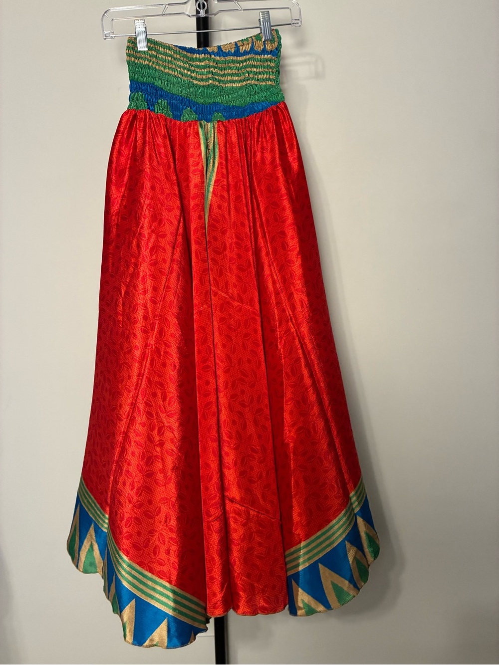 Silk Viscose Palazzo Pants Red, Blue & Green Accents Size 8 waist 11-20 flat